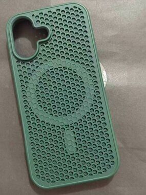 Sleek Green Honeycomb Heat Dissipation Phone Case